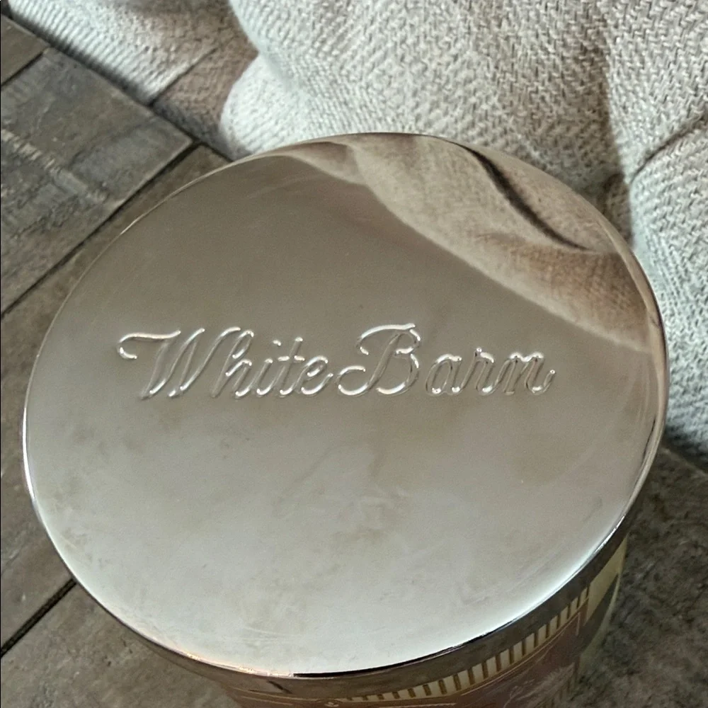 Bath & Body Works Marble Chocolate Cake Give Warmth Candle - Cream and Brown - Picture 2 of 4